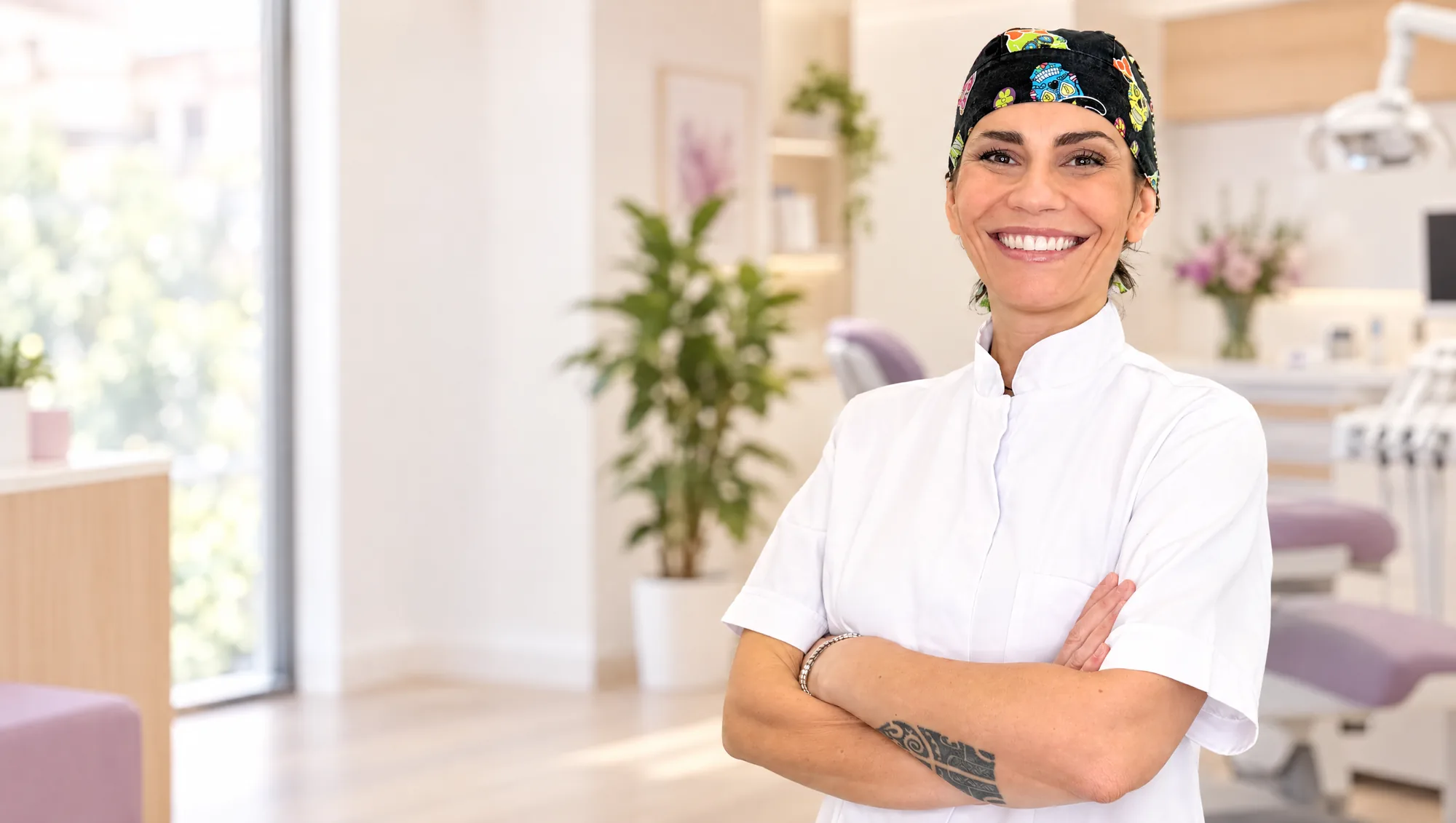 La Dott.ssa Valentina Saba nel suo studio di ortodonzia